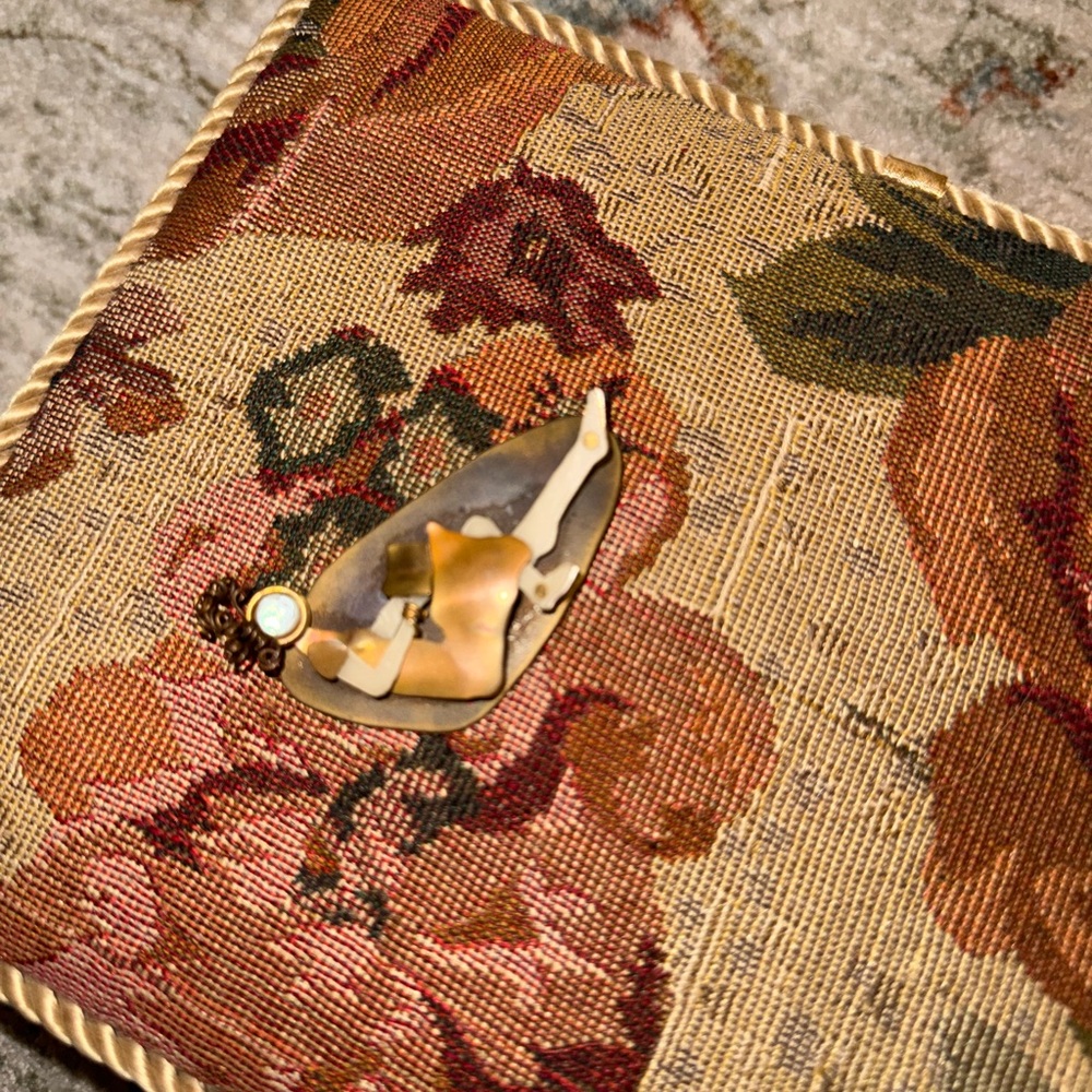Vtg Women with a Book Pin - Picture 4 of 5